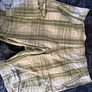 Lee Men's Cargo Shorts in Green and White Plaid